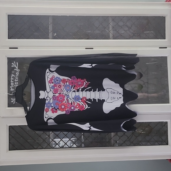 Skull Poncho - Picture 1 of 3